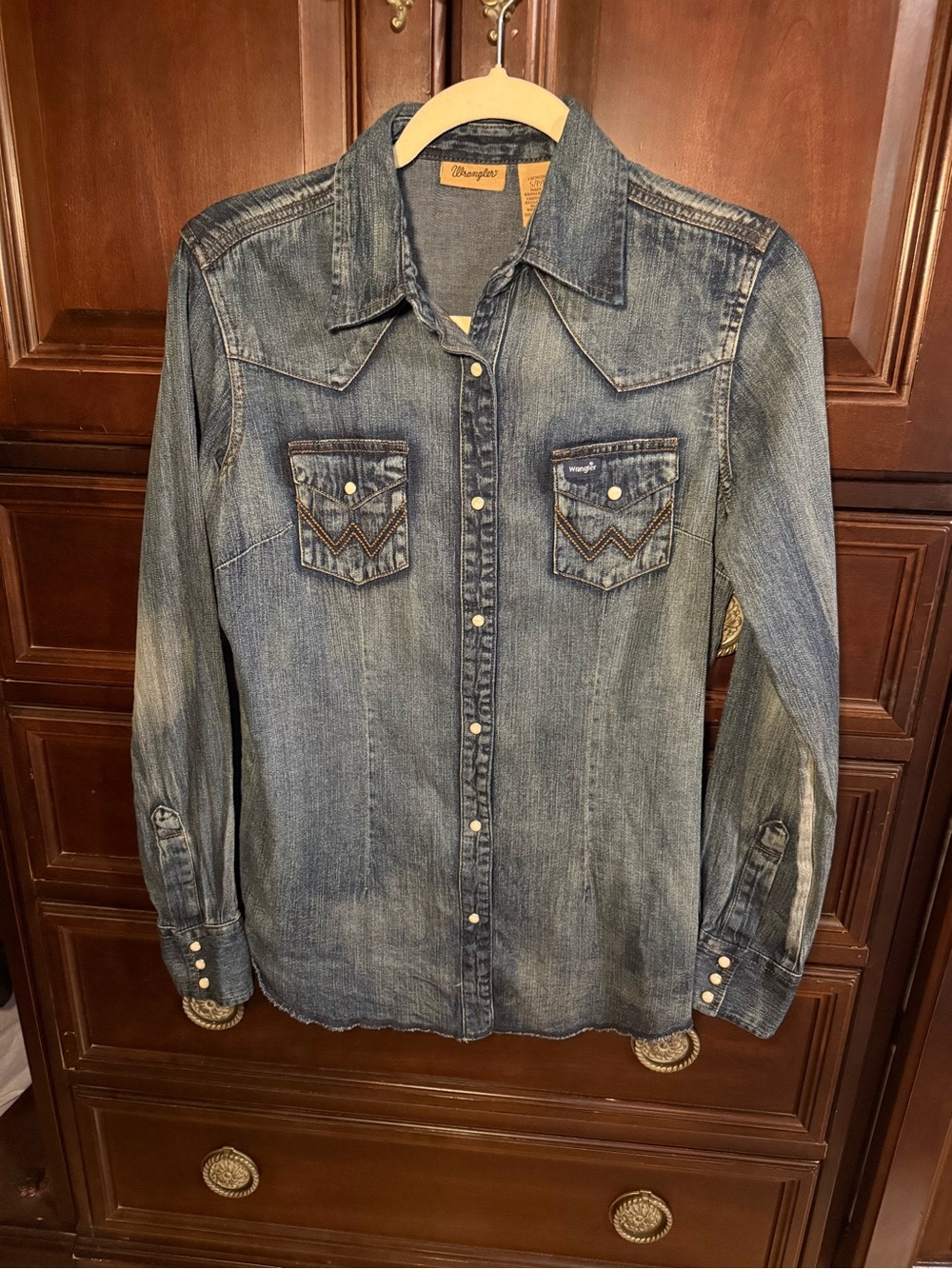 Wrangler women’s small denim chambray button down shirt
